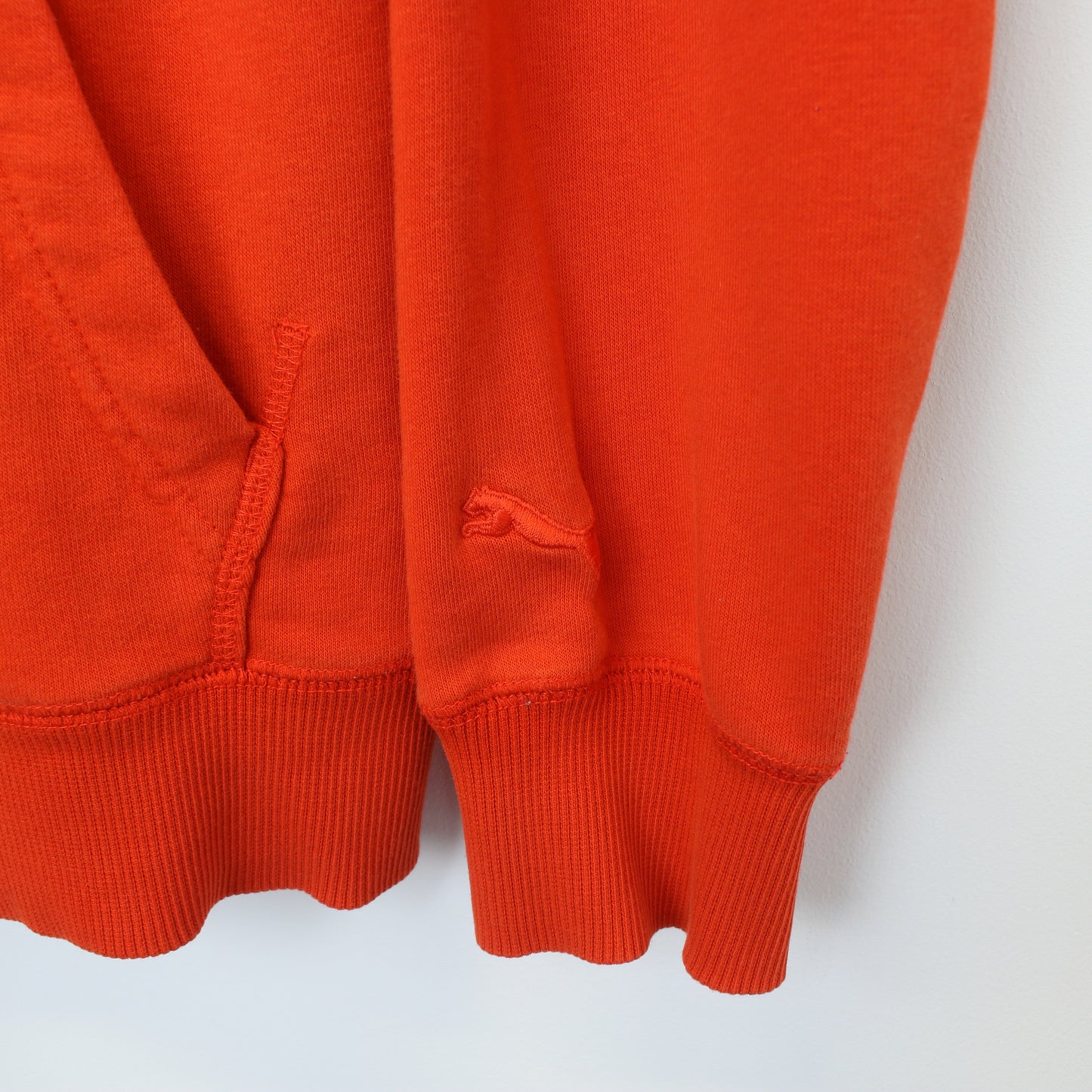 Vintage Puma hoodie in orange. Best fits M