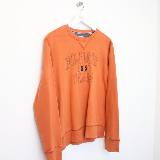 Vintage Tommy Hilfiger sweatshirt in orange. Best fits M