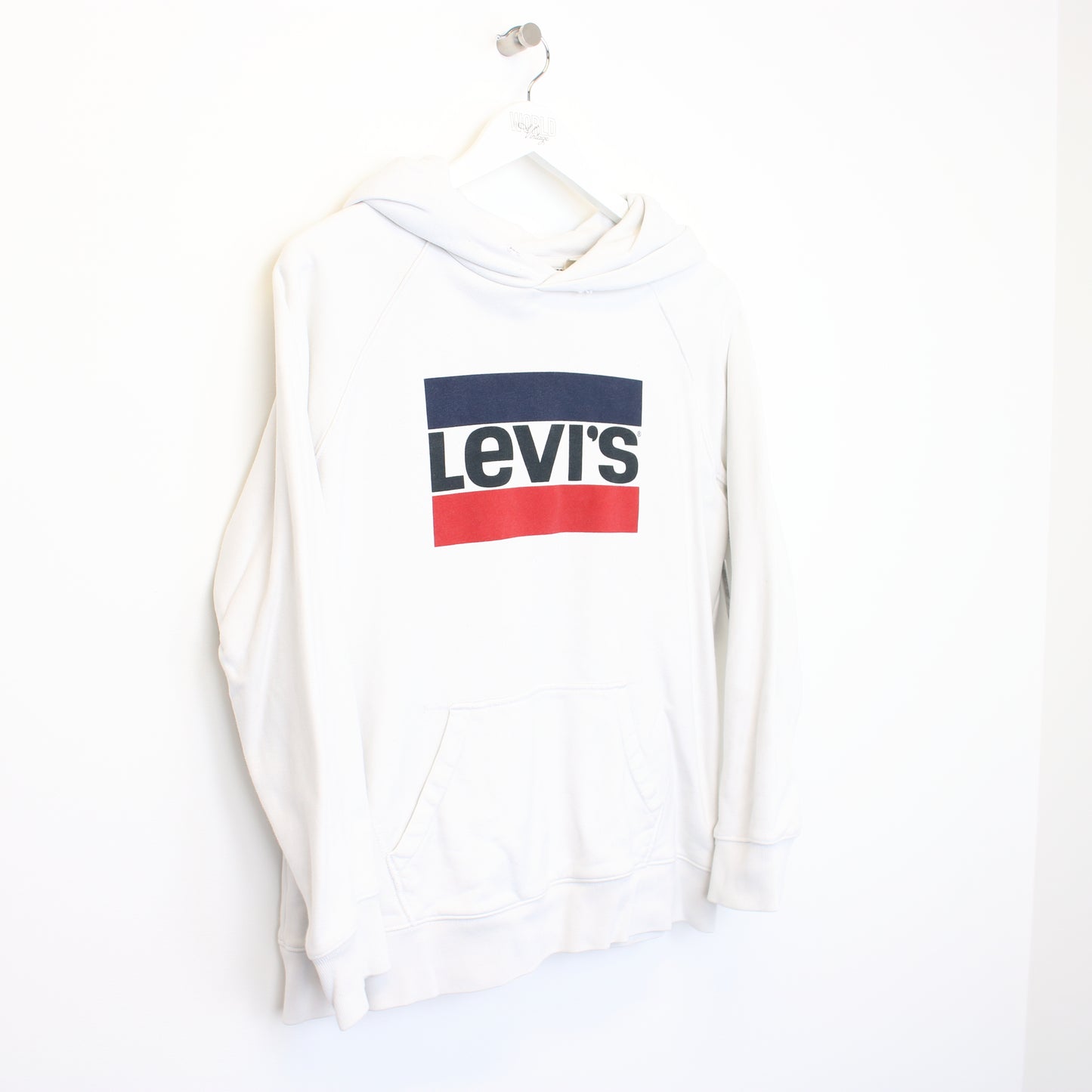 Vintage Levi's hoodie in white. Best fits M