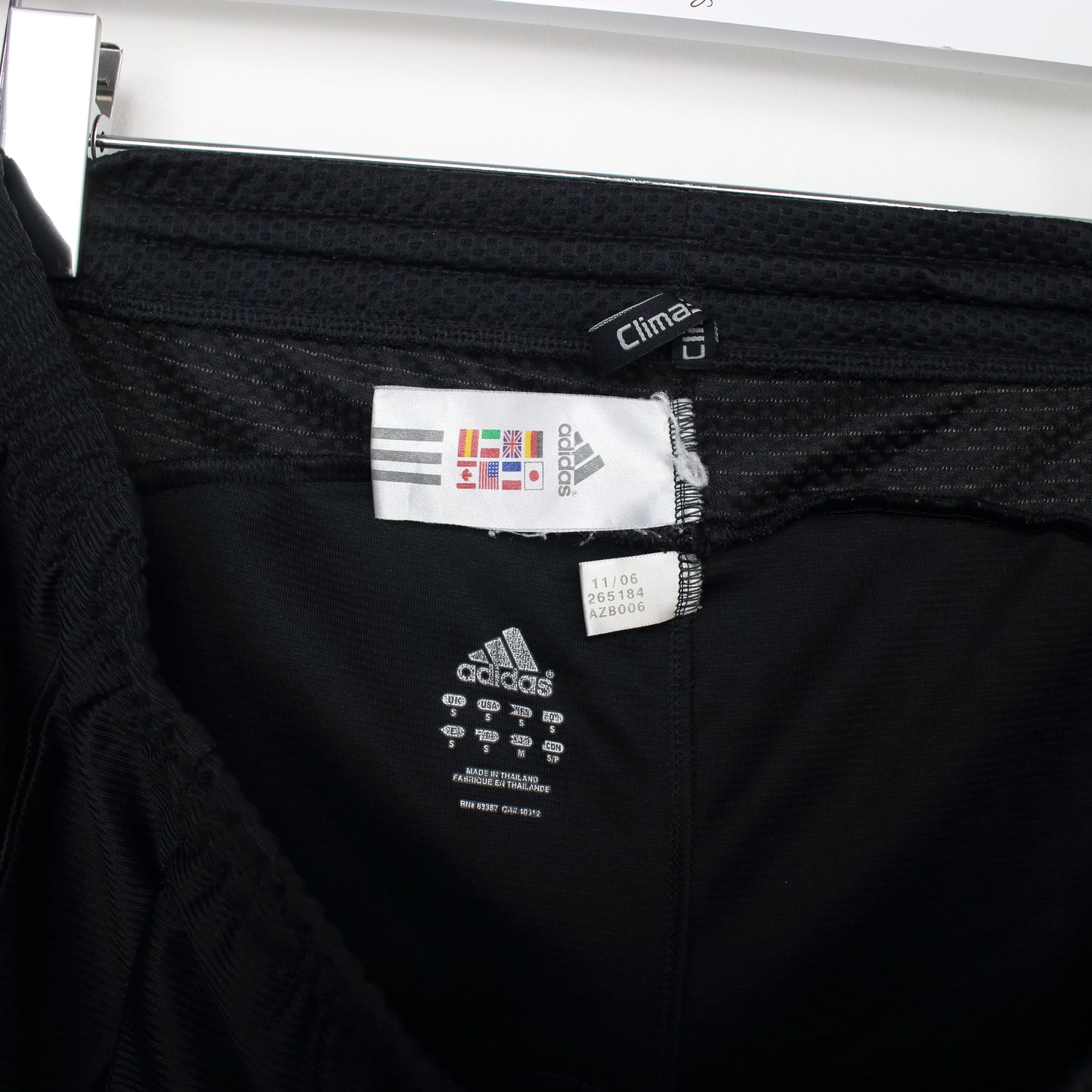 Vintage Adidas shorts in black. Best fits M