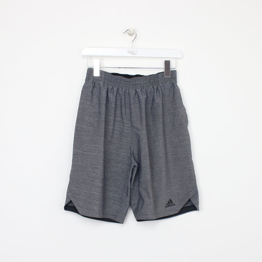 Vintage Adidas shorts in grey. Best fits M