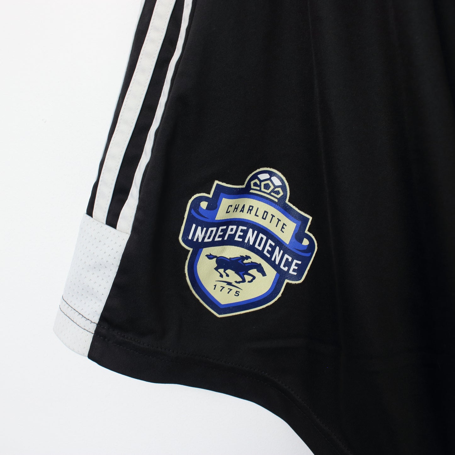 Vintage Adidas Charlotte Independence shorts in black. Best fits XL