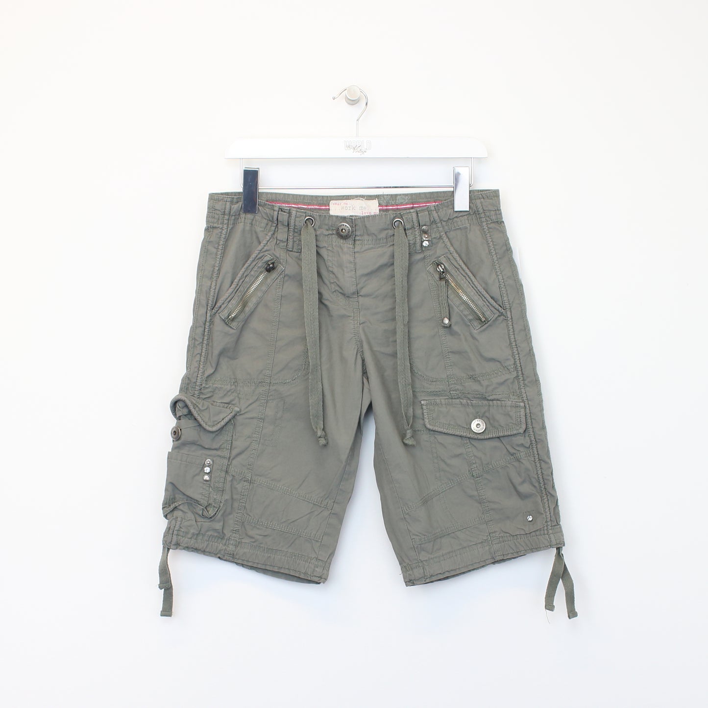 Vintage Women's New Look shorts in grey. Best fits W 30