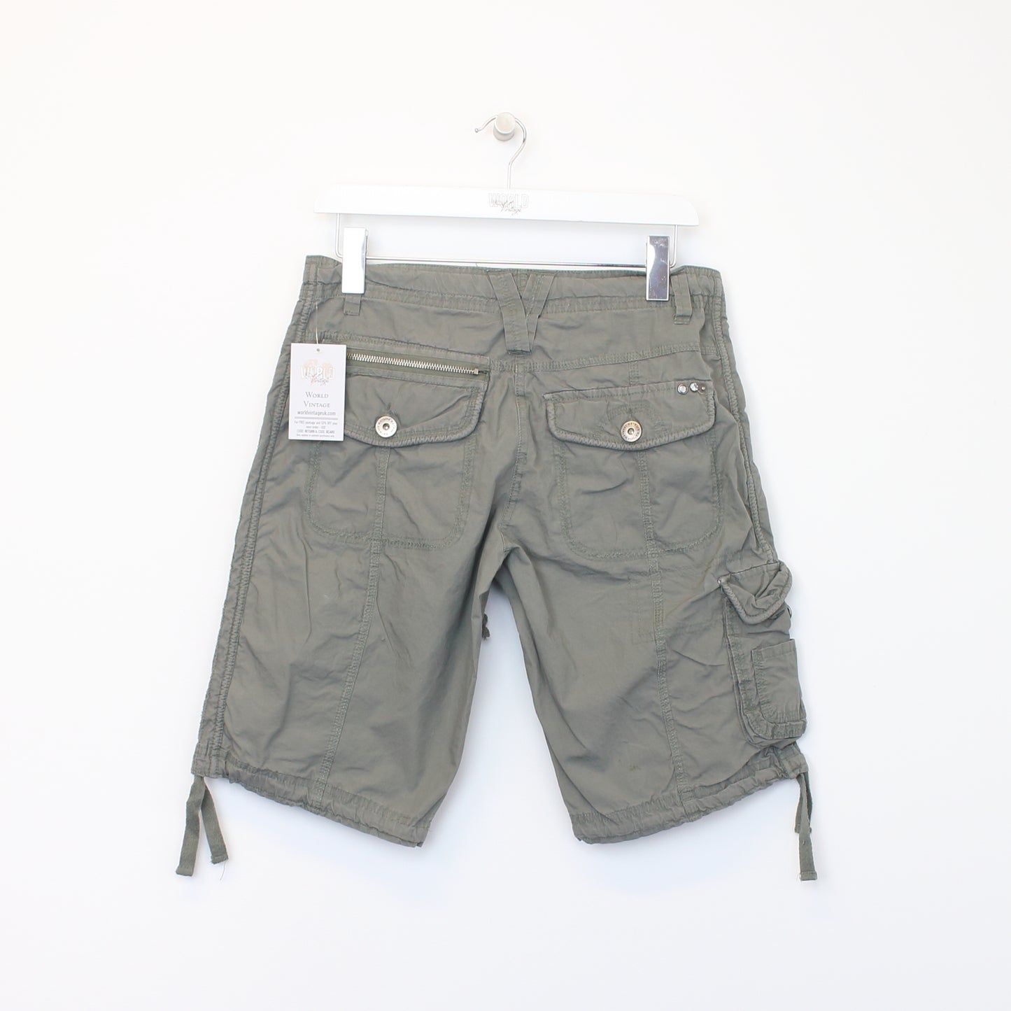 Vintage Women's New Look shorts in grey. Best fits W 30