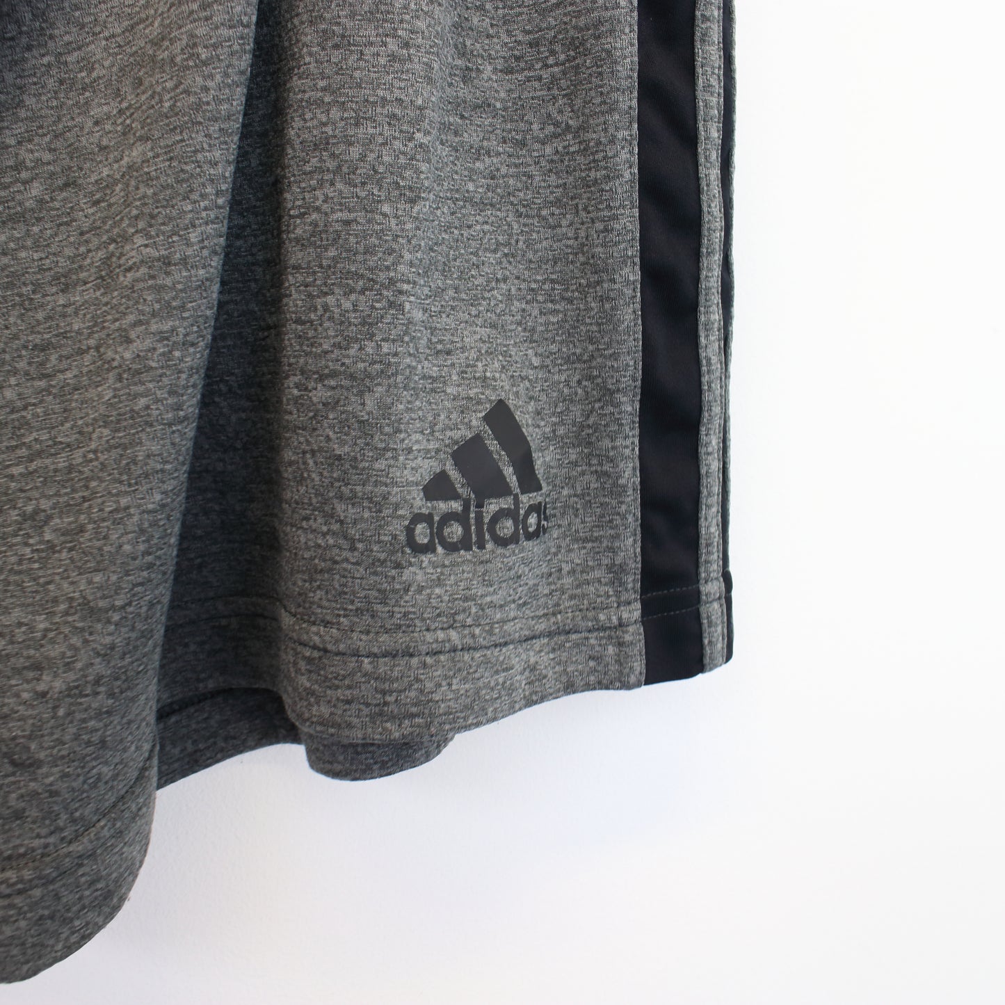 Vintage Adidas shorts in black and grey. Best fits XXL