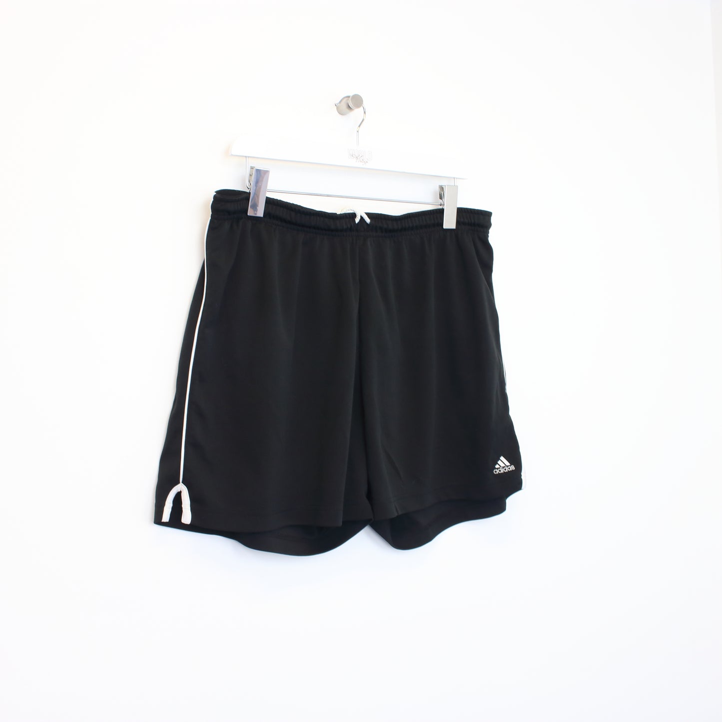 Vintage Adidas shorts in black and white. Best fits XL