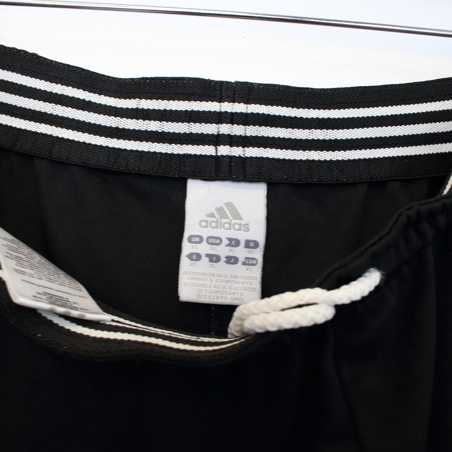 Vintage Adidas shorts in black and white. Best fits XL