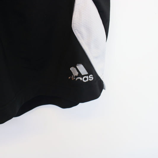 Vintage Adidas shorts in black. Best fits M