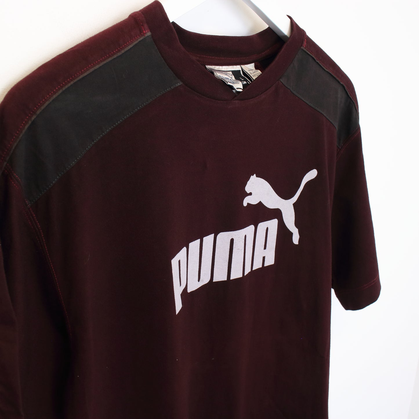 Vintage Puma spell out T-Shirt in burgundy. Best fits L