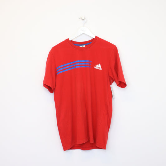 Vintage Adidas T-Shirt in red. Best fits L