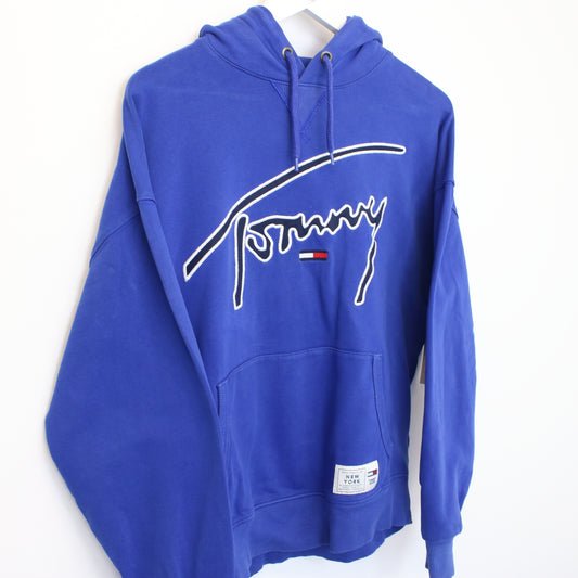 Vintage Tommy Hilfiger hoodie in blue. Best fits M