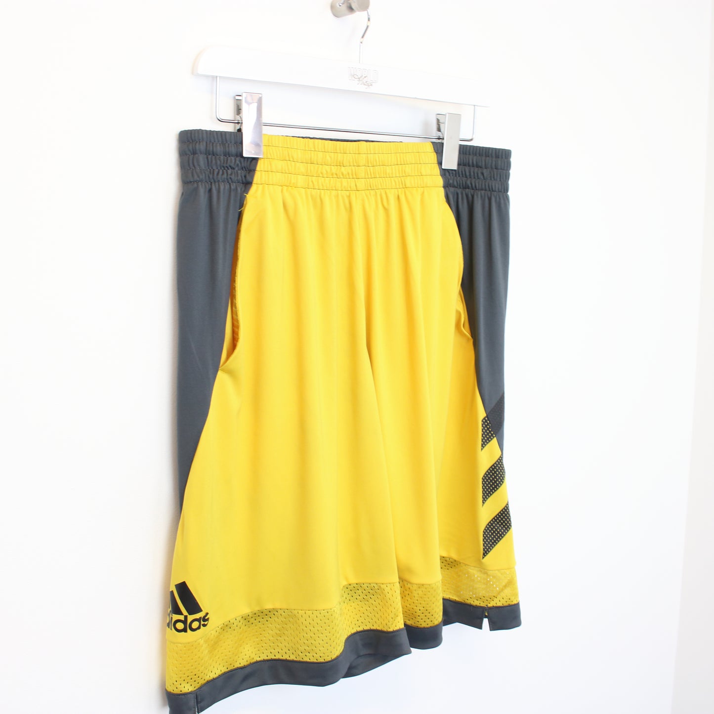 Vintage Adidas shorts in yellow and grey. Best fits XL