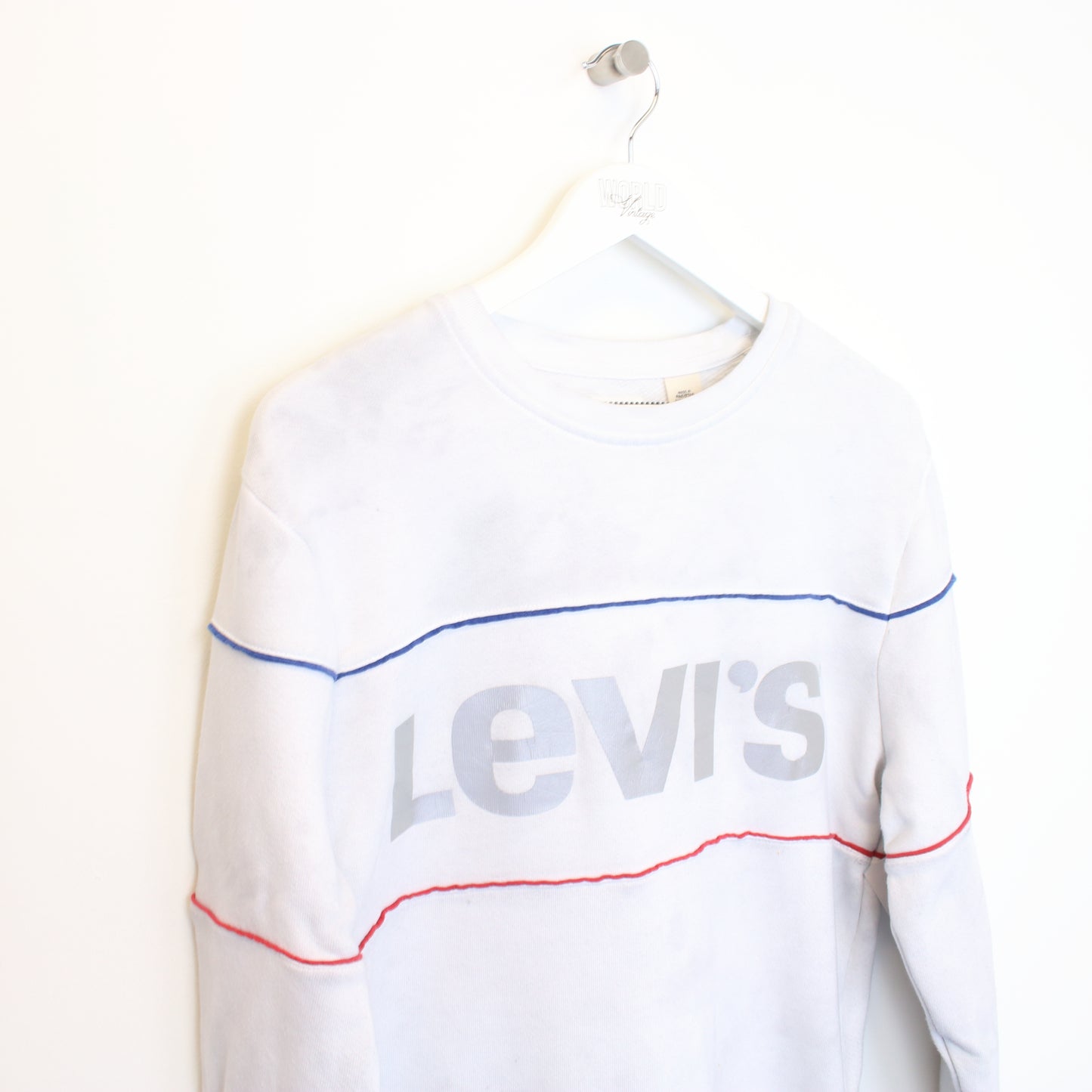 Vintage Levi's sweatshirt in white. Best fits M