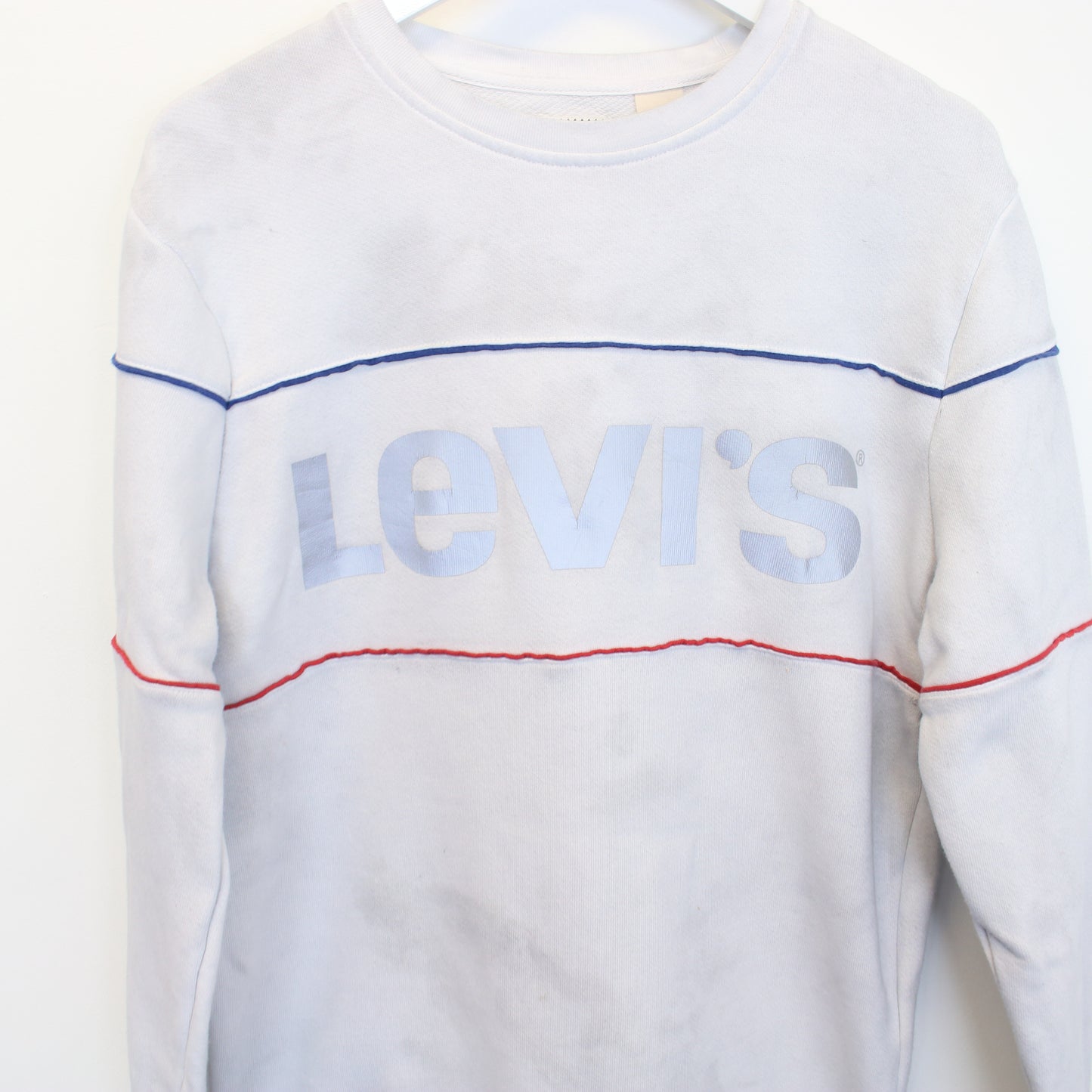 Vintage Levi's sweatshirt in white. Best fits M