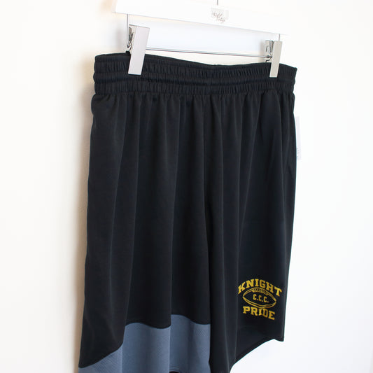 Vintage Adidas shorts in black. Best fits XL