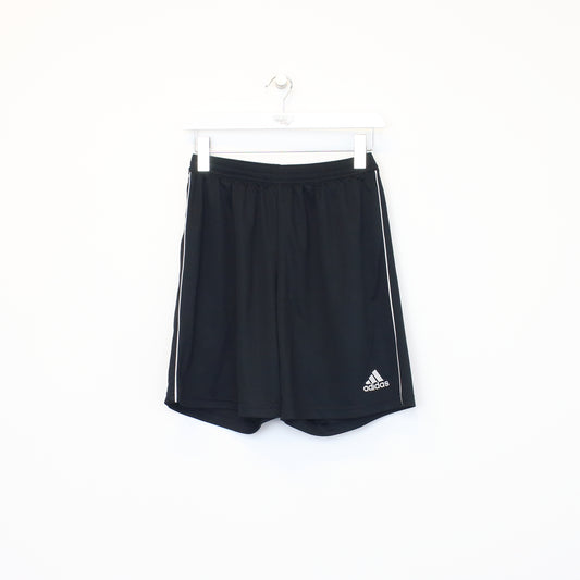 Vintage Adidas shorts in black. Best fits M