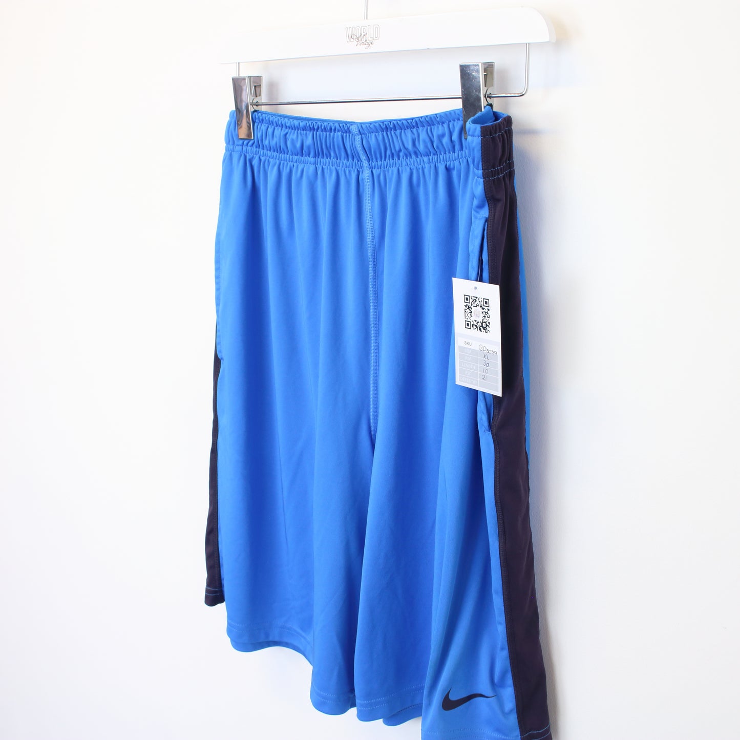 Vintage Nike shorts in blue. Best fits L