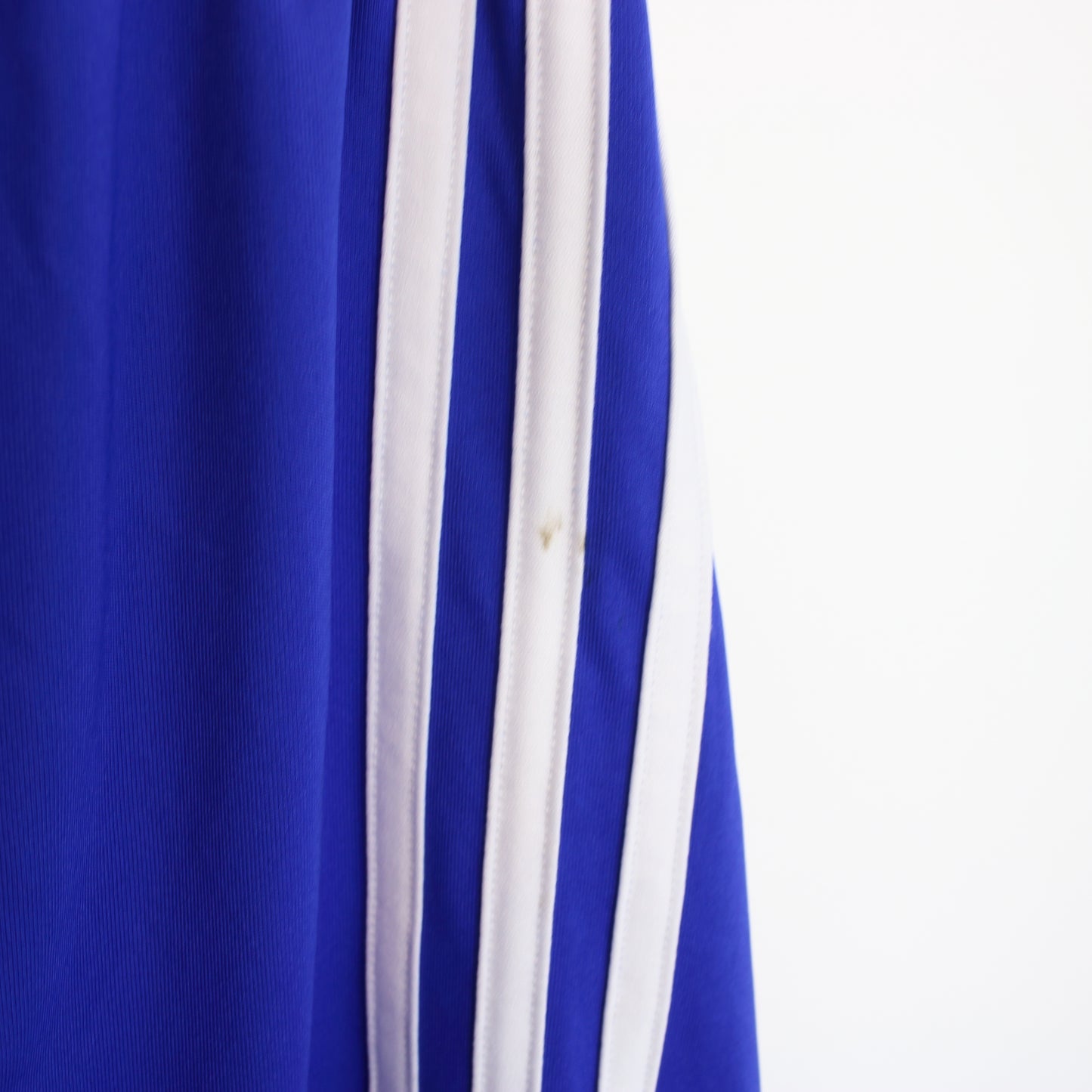 Vintage Adidas shorts in blue. Best fits S