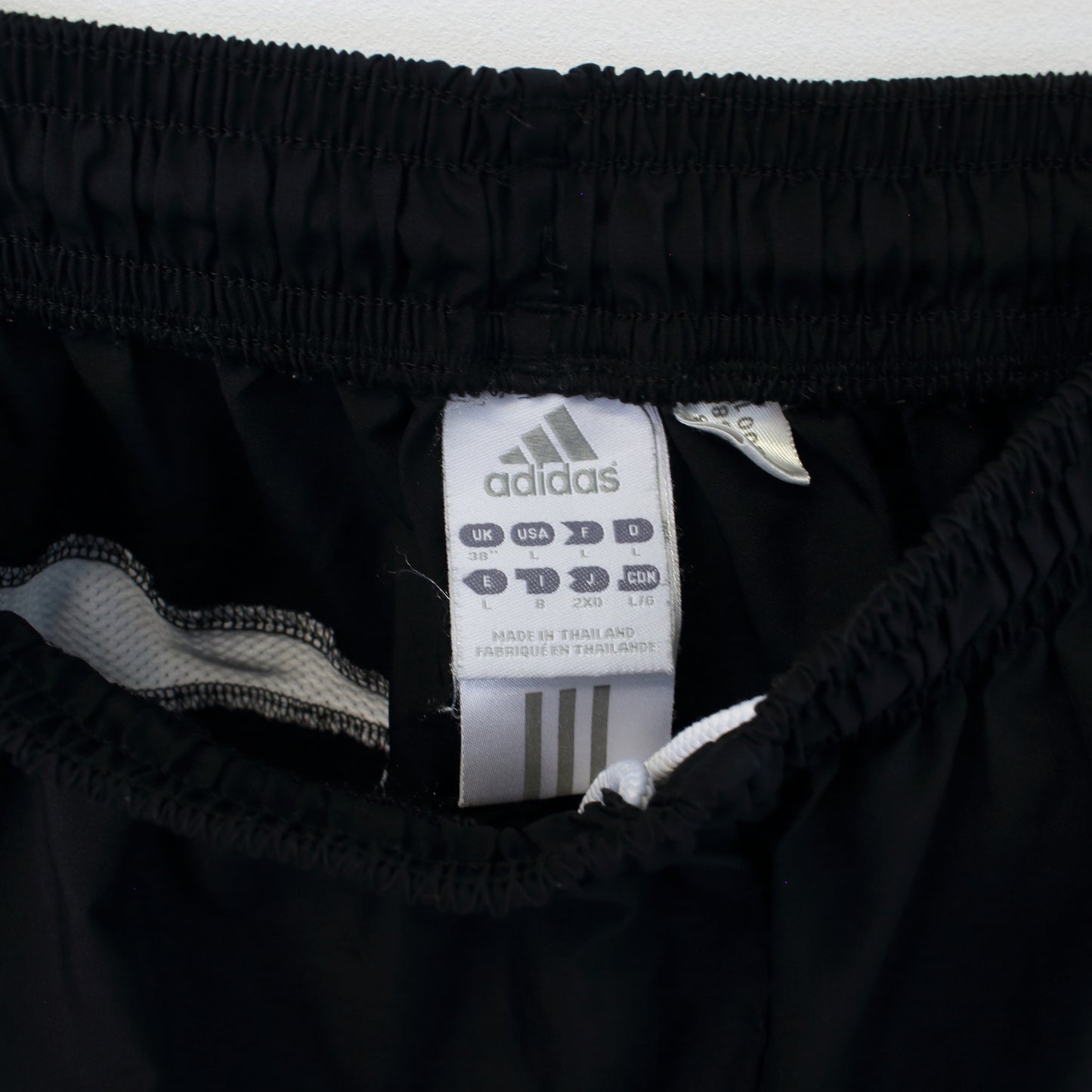 Vintage Adidas shorts in black and white. Best fits S