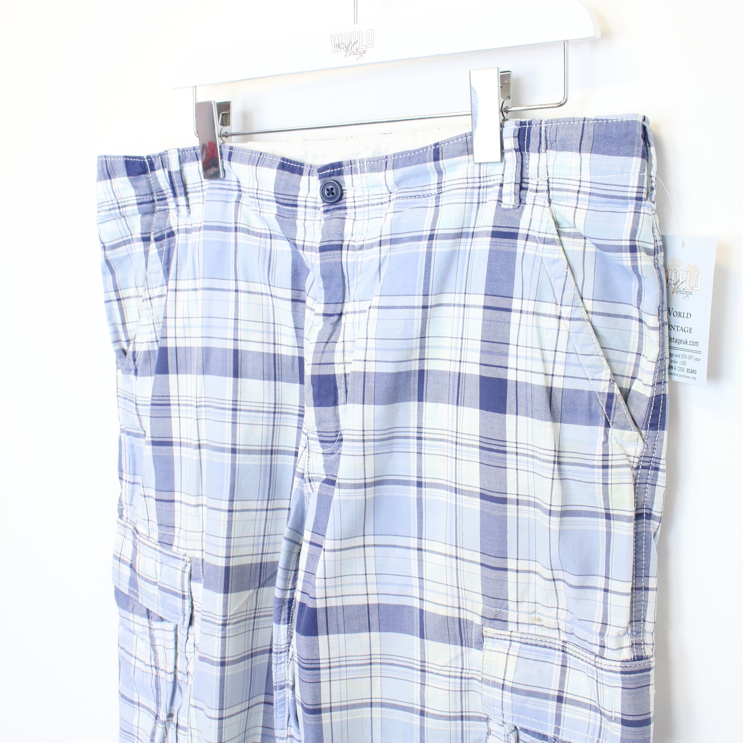 Vintage GAP cargo shorts in white and blue checked. Best fits 36