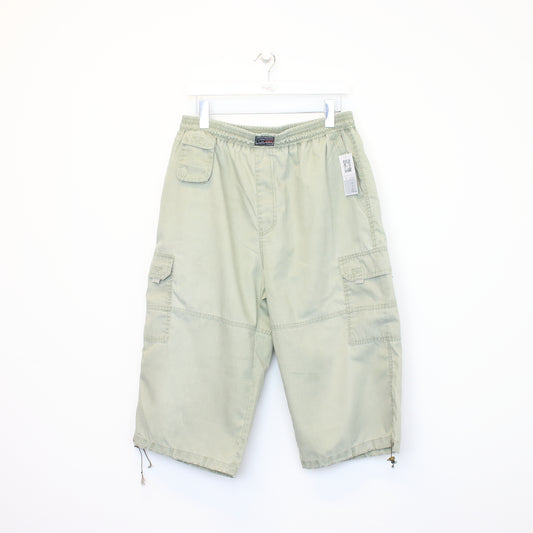 Vintage YUHA three quarter cargo shorts in green. Best fits 30