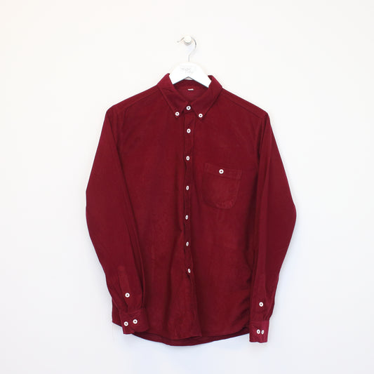 Vintage corduroy shirt in burgundy. Best fits S