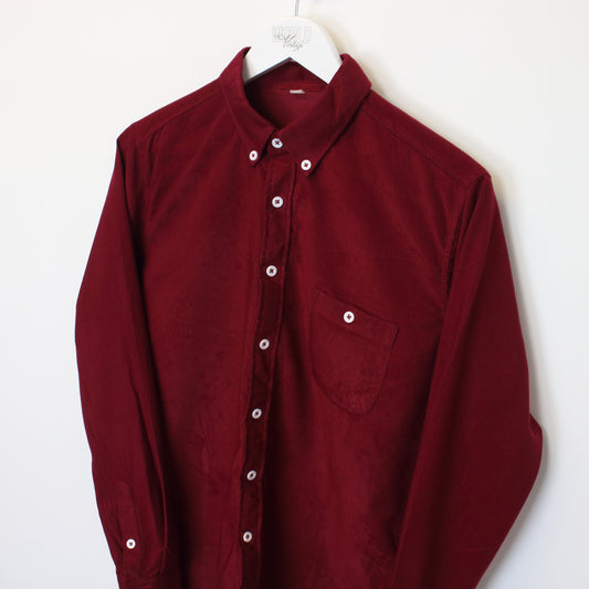 Vintage corduroy shirt in burgundy. Best fits S