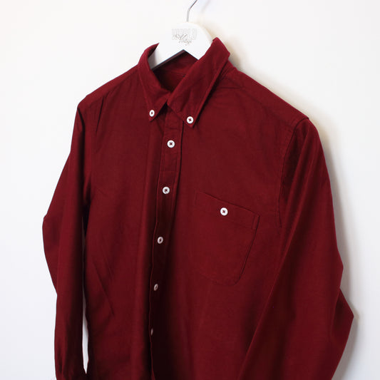 Vintage corduroy shirt in burgundy. Best fits S