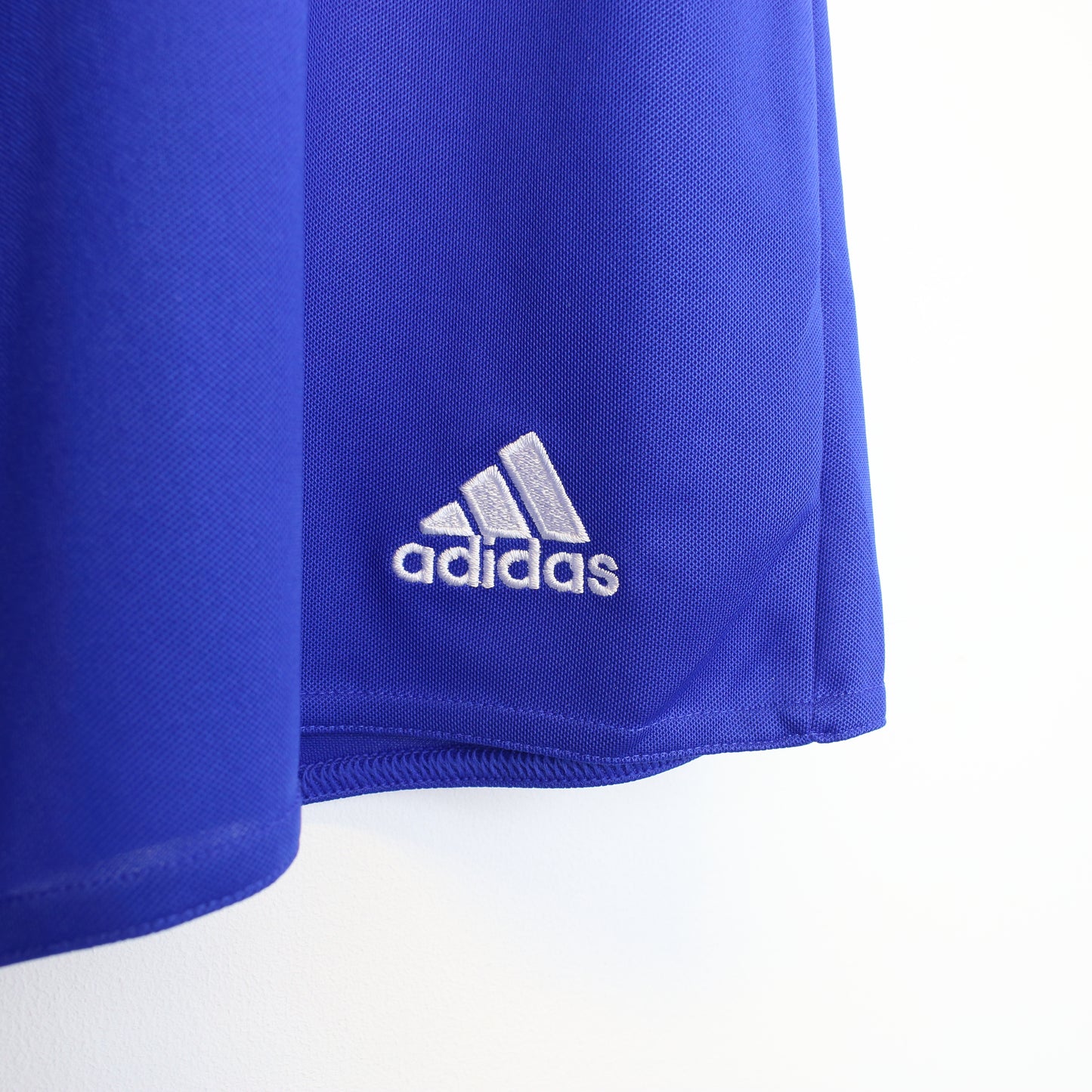 Vintage Adidas shorts in blue and white. Best fits XL