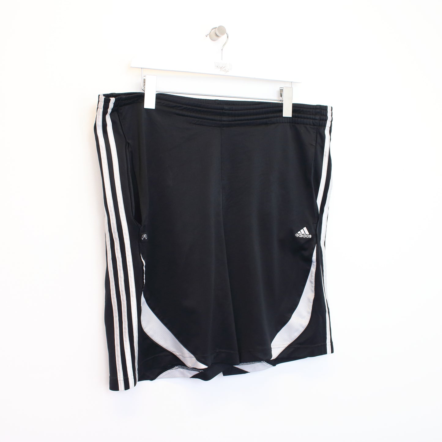 Vintage Adidas shorts in black. Best fits L