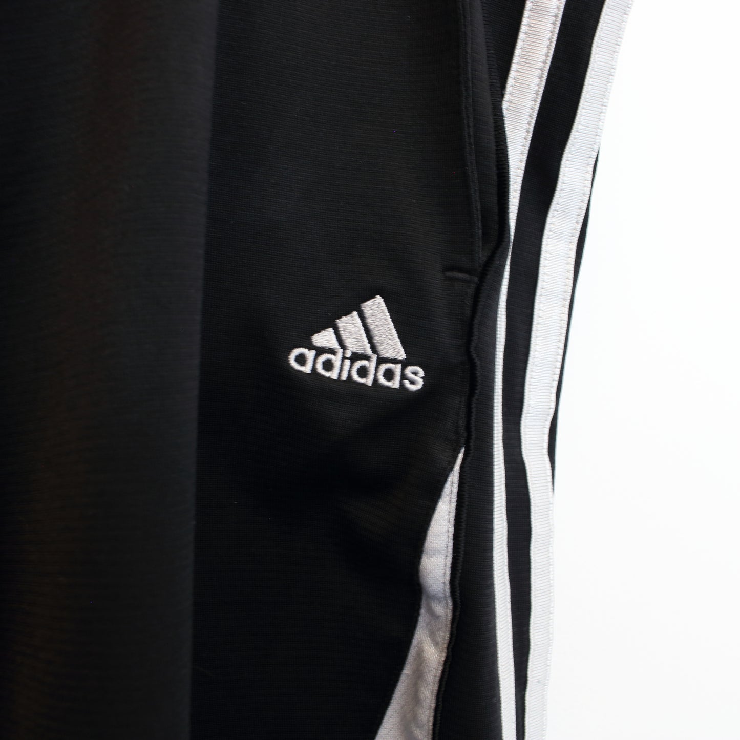 Vintage Adidas shorts in black. Best fits L