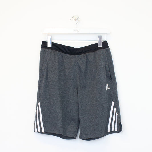 Vintage Adidas shorts in grey. Best fits M