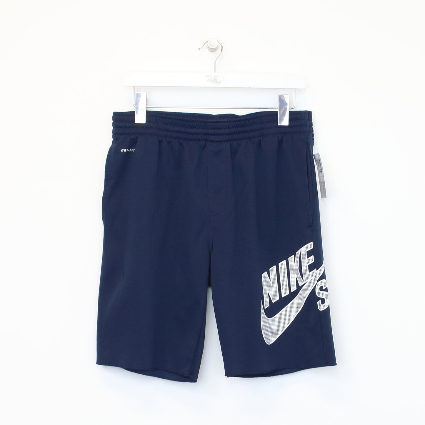 Vintage Nike shorts in navy. Best fits M