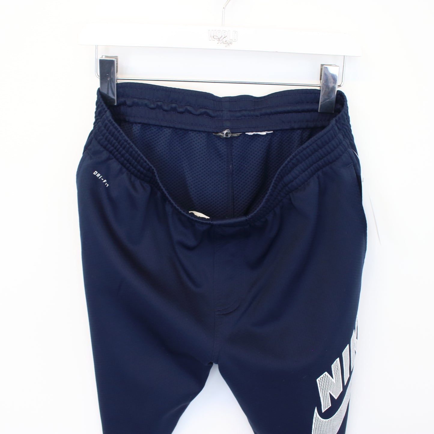 Vintage Nike shorts in navy. Best fits M