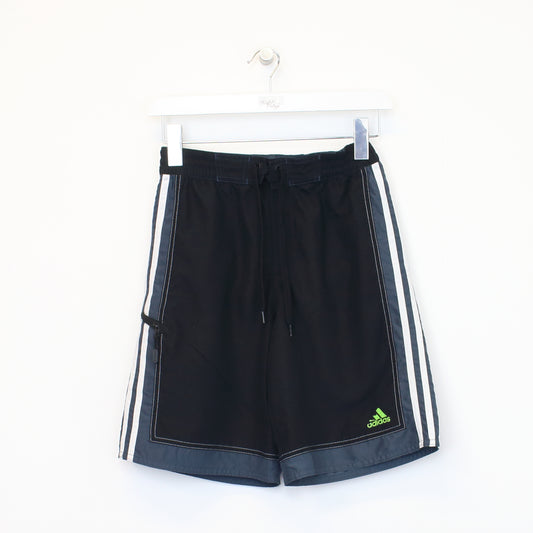 Vintage Adidas shorts in black. Best fits S