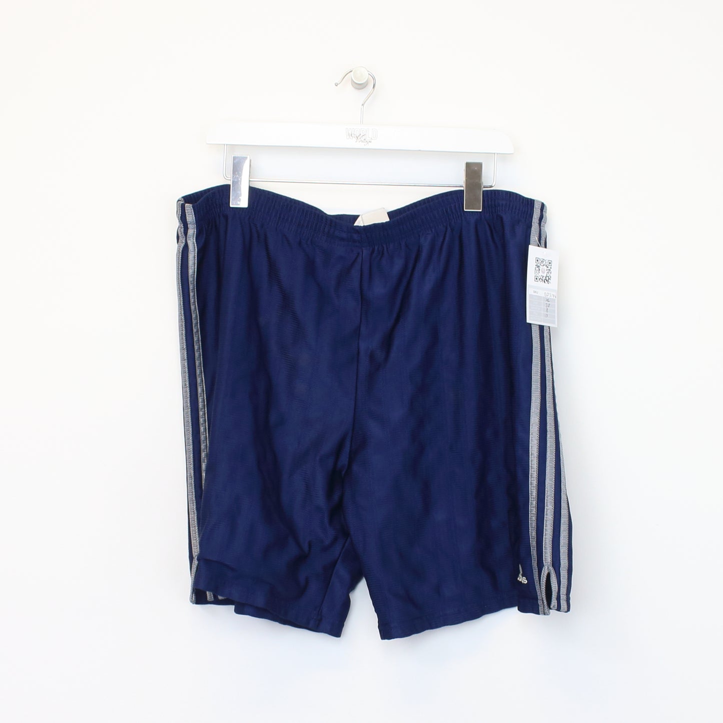 Vintage Adidas shorts in navy. Best fits XL