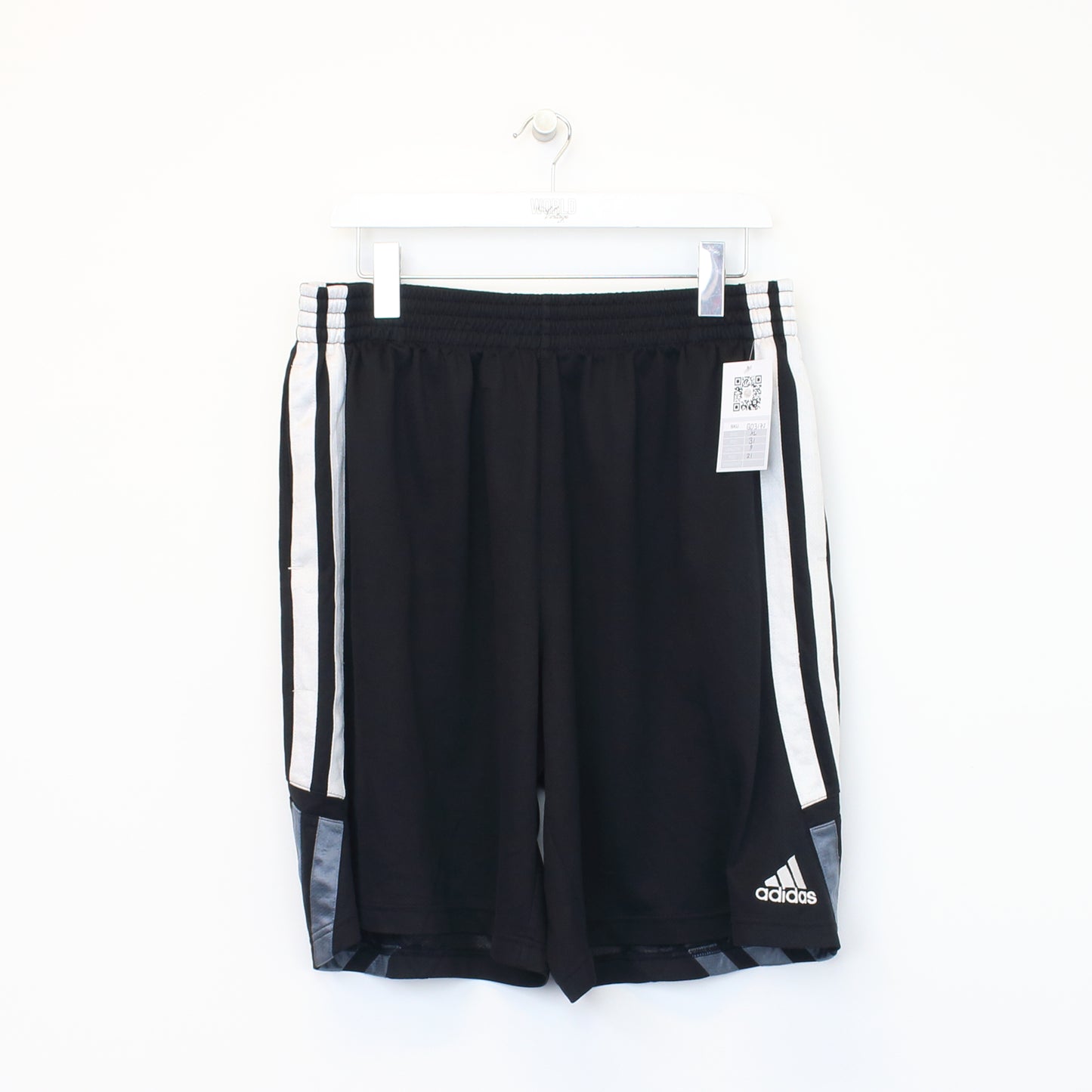 Vintage Adidas shorts in black. Best fits L