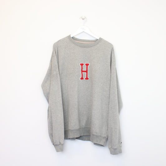 Vintage Tommy Hilfiger sweatshirt in grey. Best fits L