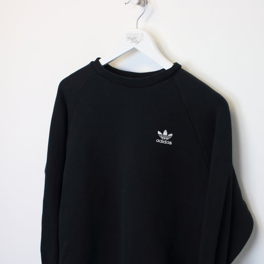 Vintage Adidas sweatshirt in black. Best fits M