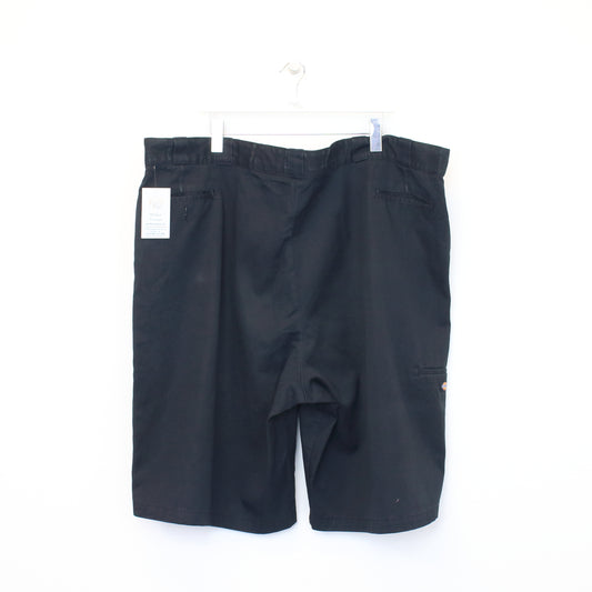 Vintage Dickies shorts in black. Best fits W52