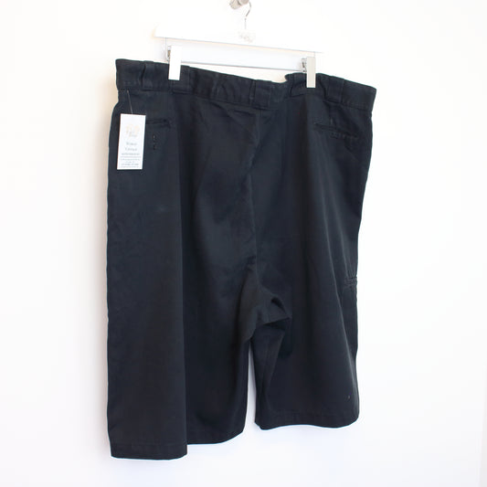 Vintage Dickies shorts in black. Best fits W52