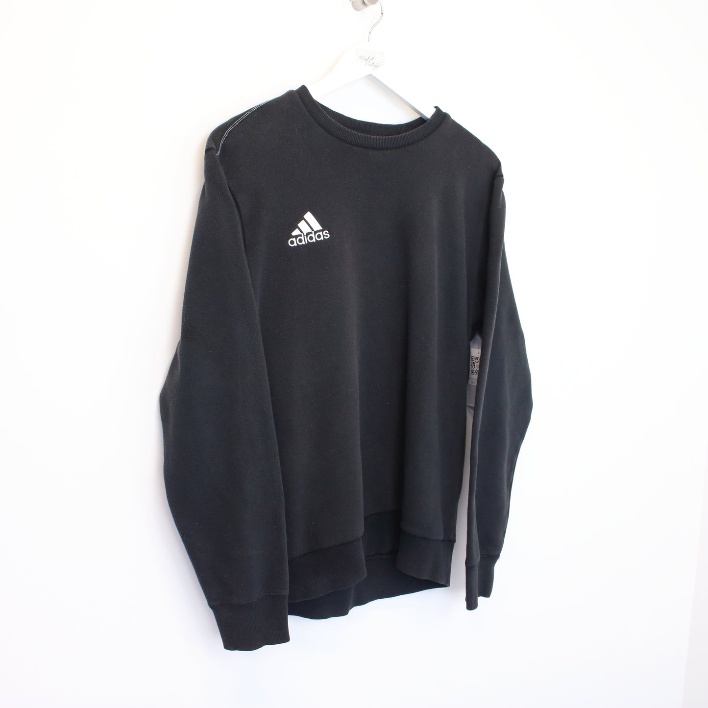 Vintage Adidas sweatshirt in black. Best fits M