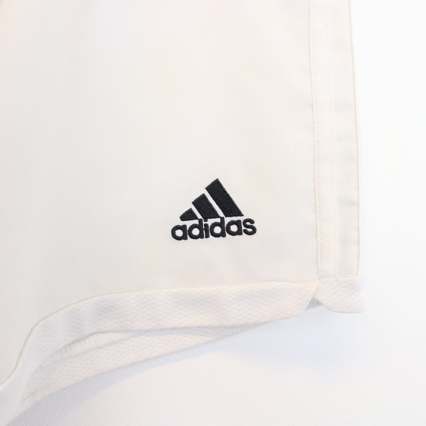 Vintage Adidas shorts in white. Best fits M