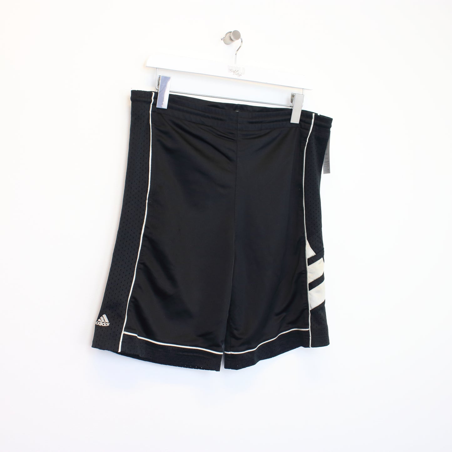 Vintage Adidas shorts in black and white. Best fits XL