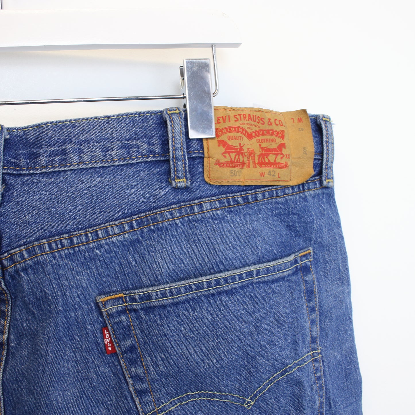 Vintage Levi's shorts in blue. Best fits 43