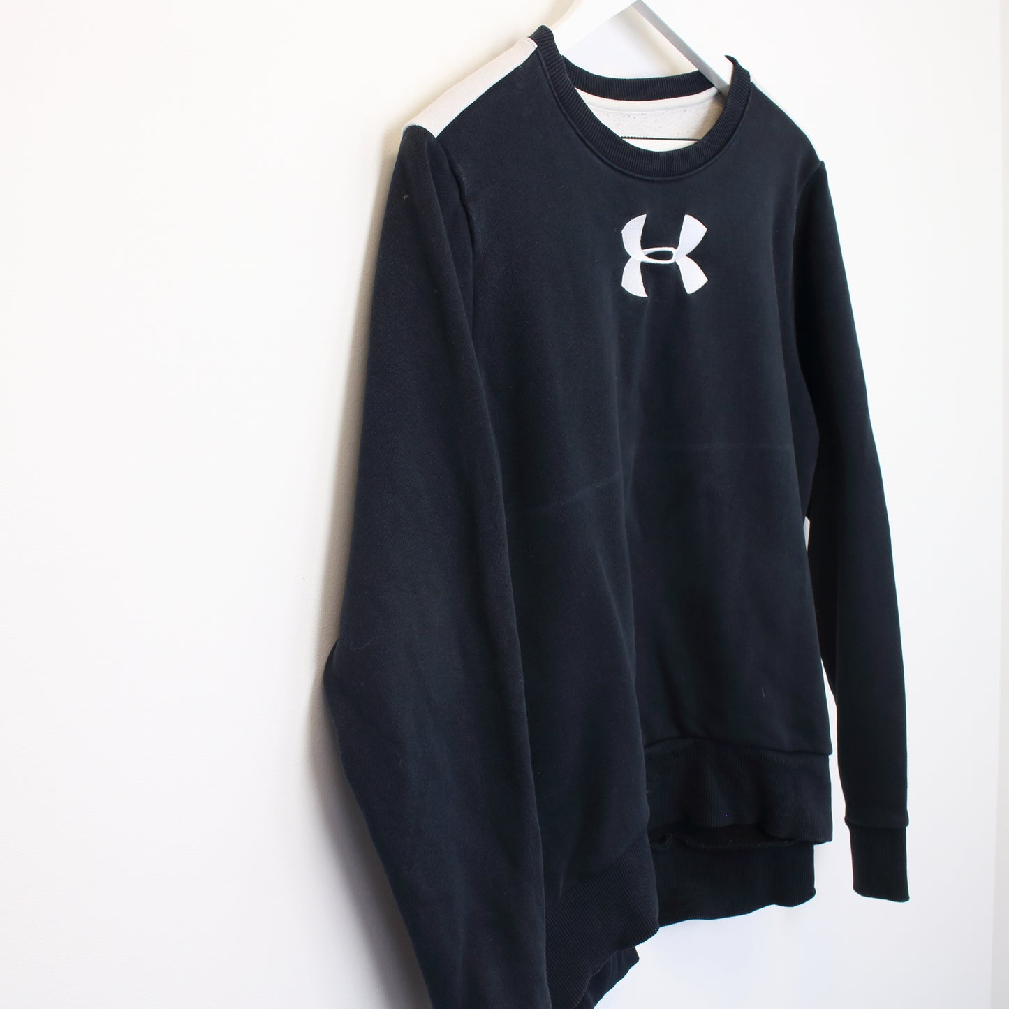 Vintage Under Armour sweatshirt in black and white. Best fits L