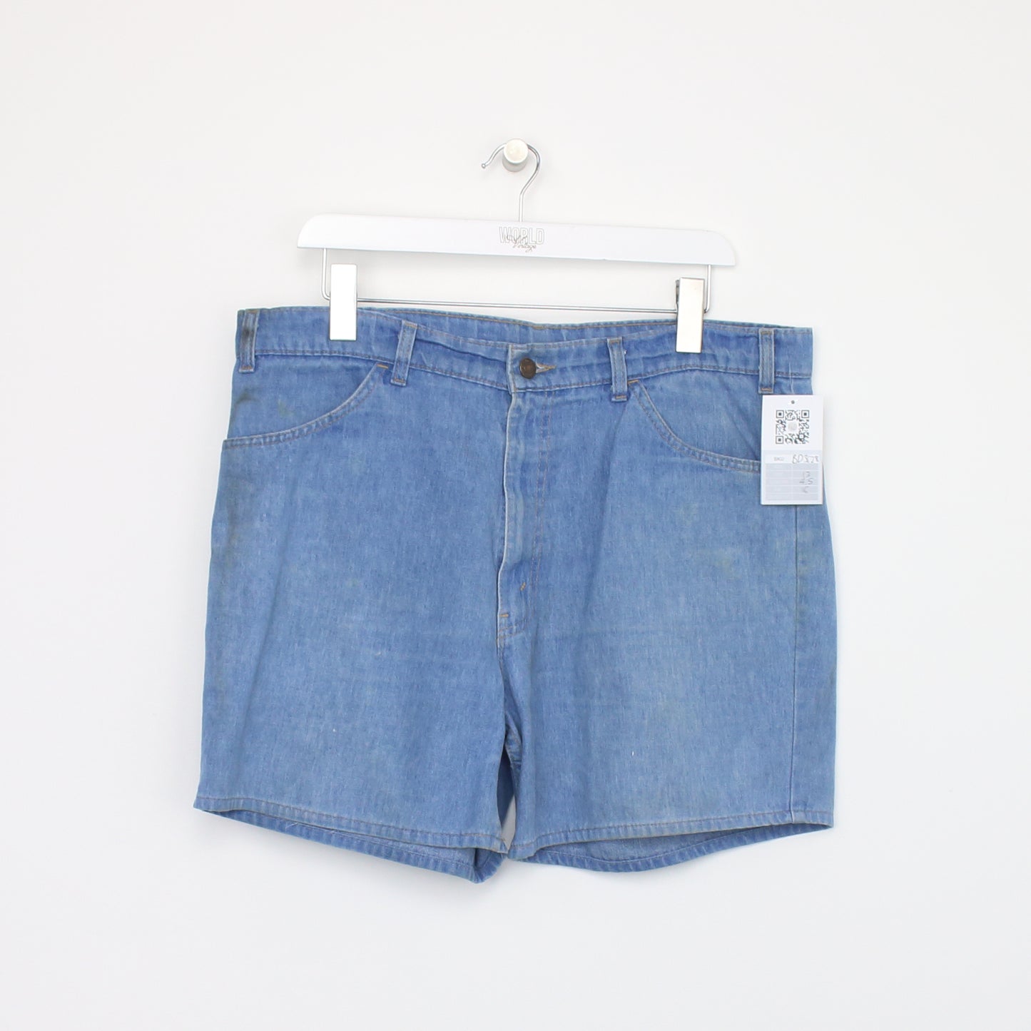 Vintage Levi's shorts in blue. Best fits W34"