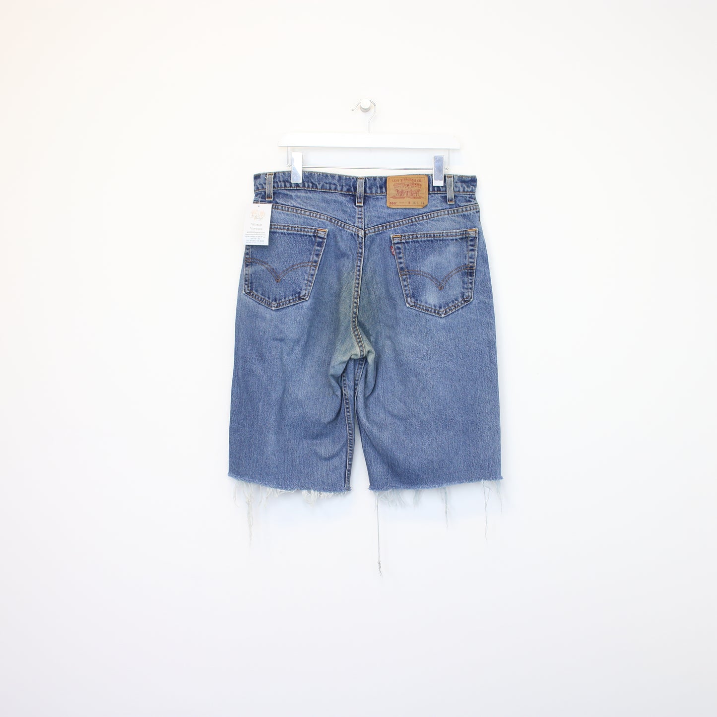 Vintage Levi's 550 cut-off jean shorts. Best fits W35