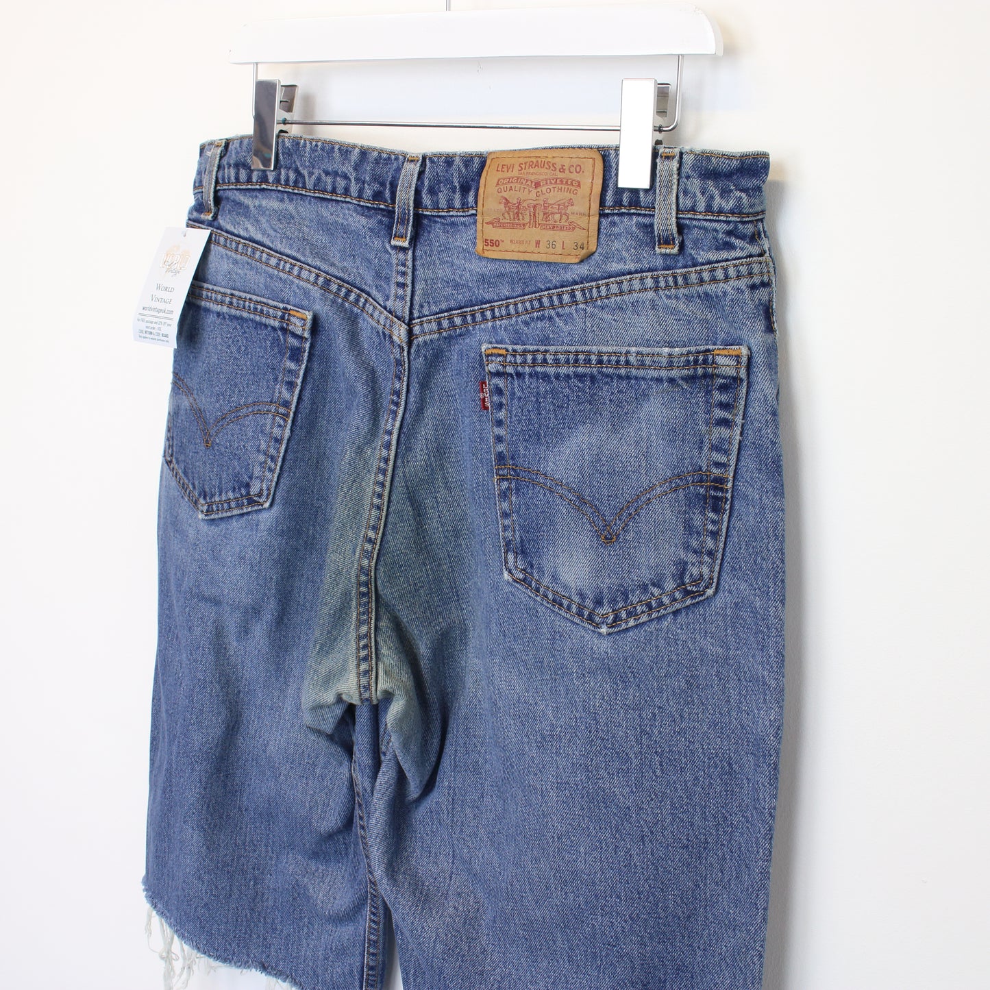 Vintage Levi's 550 cut-off jean shorts. Best fits W35