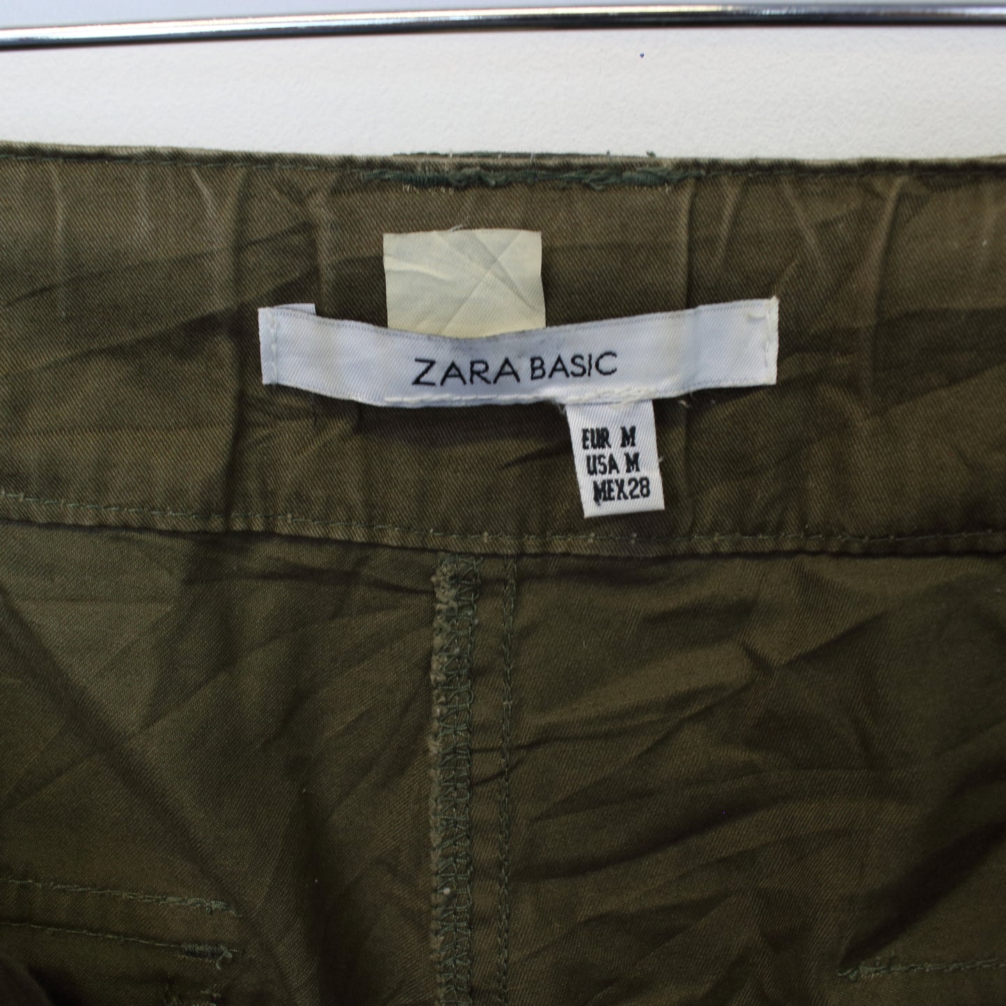 Vintage Zara cargos in green. Best fits M